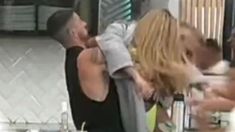 Martina Pereyra cayó desmayada en vivo y los participantes reaccionaron rápido. Martina Pereyra cayó desmayada en vivo y los participantes reaccionaron rápido.