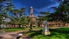 Cuenta con un centro histórico y senderos que tienen la mejor combinación para escapar de la rutina. Cuenta con un centro histórico y senderos que tienen la mejor combinación para escapar de la rutina.