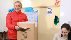 Votó Schiaretti en Córdoba: La mejor manera de homenajear los 40 años de la democracia es que la ciudadanía participe.