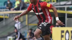 Nsumoh se convertirá en el futbolista africano número 60 en pasar por el fútbol argentino.. Nsumoh se convertirá en el futbolista africano número 60 en pasar por el fútbol argentino..