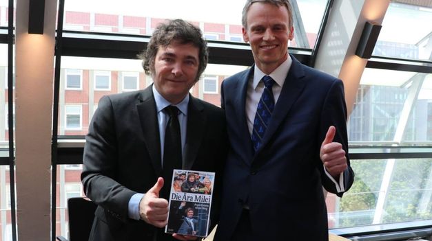 Milei recibió una medalla de la institución neoliberal Sociedad Hayek.