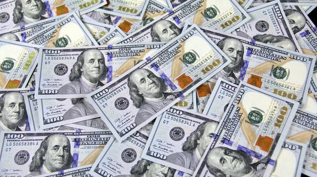 El dólar oficial arrancó la semana al alza.
