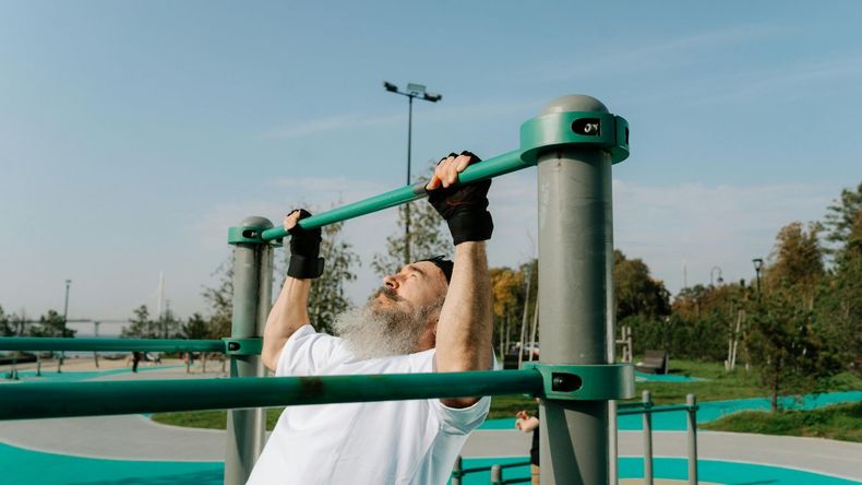 Su propuesta invita a reconectar con el cuerpo a través de acciones simples que pueden incorporarse fácilmente en la rutina diaria, incluso en entornos urbanos exigentes.  