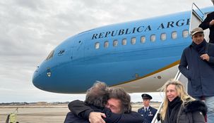 Milei llegó a Estados Unidos para la asunción de Trump.