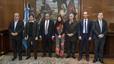 Los gobernadores junto a Batakis y Manzur. Los gobernadores junto a Batakis y Manzur.