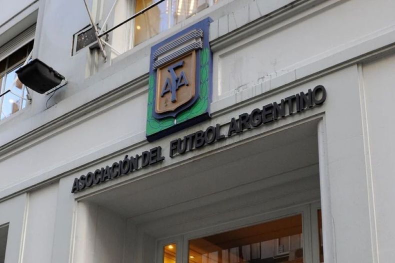 La AFA suspendió los tres partidos de este viernes.