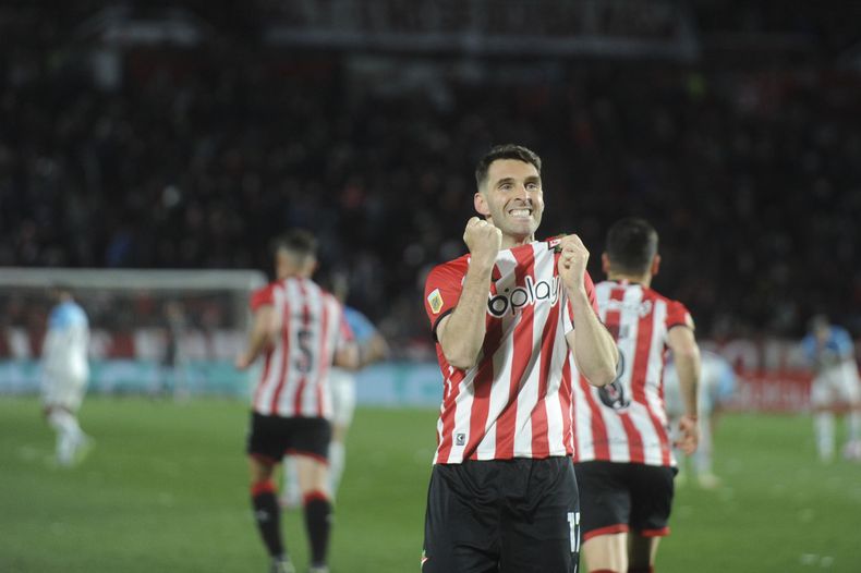 Boselli marcó de taco para el Pincha.