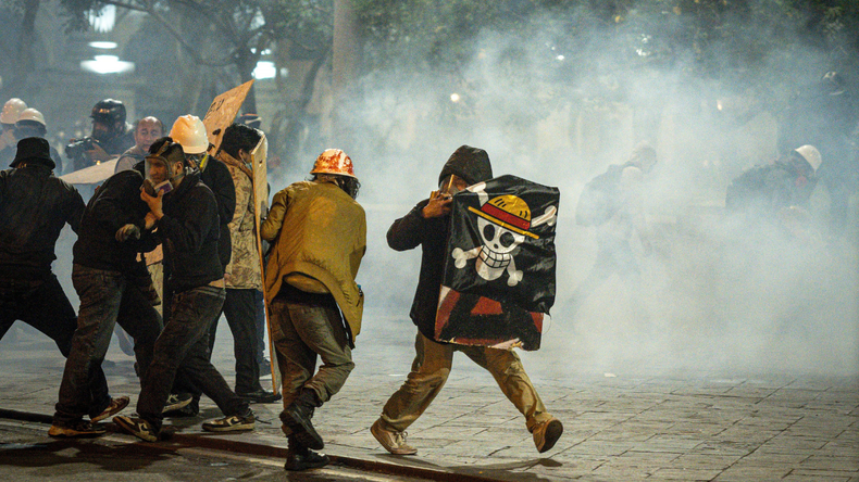 Más de 100 heridos y un muerto tras una jornada de protestas en Perú.
