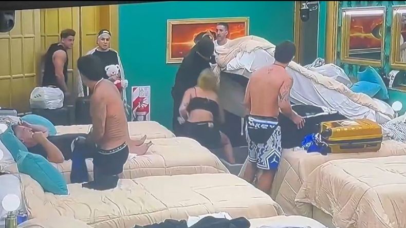 Brian Sarmiento protagonizó el primer desnudo en la casa de Gran Hermano