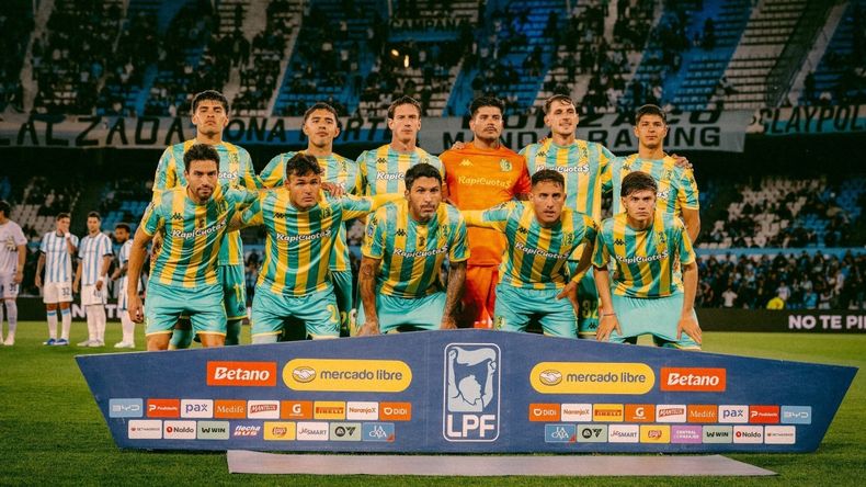 Aldosivi no pudo con Racing en el Cilindro y perdió la categoría. Jugará en la Primera Nacional la próxima temporada. 