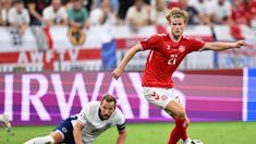 Inglaterra empató 1-1 contra Dinamarca y aún no aseguró su lugar en los octavos de final de la Eurocopa Inglaterra empató 1-1 contra Dinamarca y aún no aseguró su lugar en los octavos de final de la Eurocopa