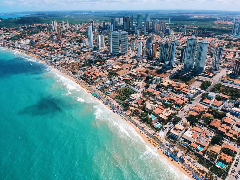 Este paraíso sorprende además con atractivos únicos que van más allá de sus famosas playas como Ponta Negra y Genipabu.
