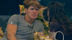 Marcos y Valentina en una charla íntima. Marcos y Valentina en una charla íntima.