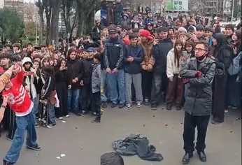 La Plaza Mitre de Mar del Plata explotó de jóvenes.