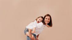 Los titulares de AUH tendrán aumento y dos extras en el monto de enero. Los titulares de AUH tendrán aumento y dos extras en el monto de enero.