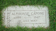 El crimen nunca fue resuelto, ni nadie condenado por la masacre, aunque era un secreto a voces que los autores, llamados “Egans Rats”, respondían a Al Capone. El crimen nunca fue resuelto, ni nadie condenado por la masacre, aunque era un secreto a voces que los autores, llamados “Egans Rats”, respondían a Al Capone.