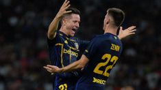 Ander Herrera, la figura del partido, se abraza con Kévin Zenón, otro punto alto de Boca. Ander Herrera, la figura del partido, se abraza con Kévin Zenón, otro punto alto de Boca.