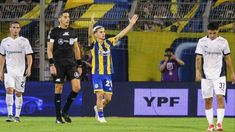 El juvenil Santi ago López, ex-Independiente, festeja el único gol del Canalla. El juvenil Santi ago López, ex-Independiente, festeja el único gol del Canalla.