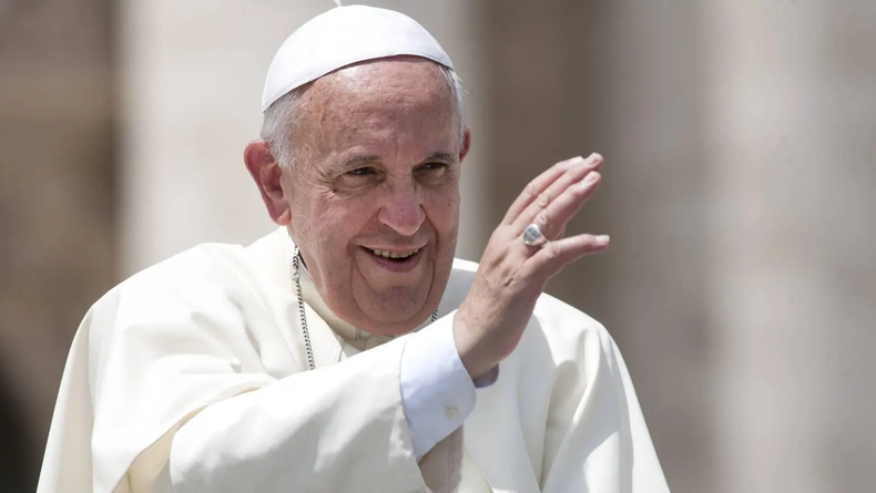 El papa Francisco optó por un anillo de plata dorada en lugar de uno de oro macizo.