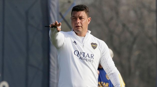 El entrenador continuará en su cargo durante el próximo año.