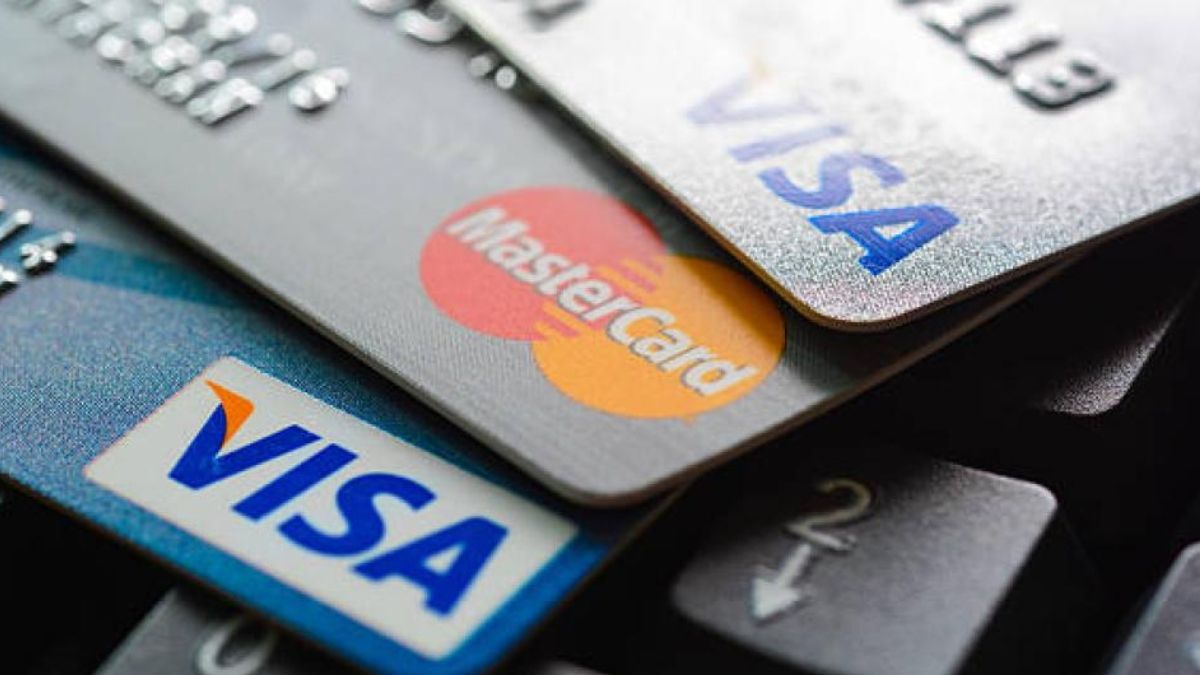 Crisis en el consumo: más del 50% de los argentinos usa la tarjeta de crédito para las compras de todos los días