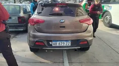 Persecución y tiroteo en pleno Retiro: un detenido y un prófugo tras evadir un control policial Persecución y tiroteo en pleno Retiro: un detenido y un prófugo tras evadir un control policial