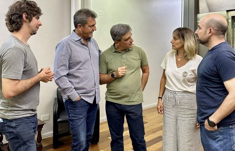Pablo Yedlin en la reunión con Sergio Massa y Malena Galmarini.