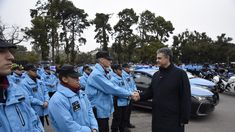 Jorge Macri junto a policías de la Ciudad.
