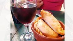 El bodegón barato de Buenos Aires que hace las mejores empanadas tucumanas del país. El bodegón barato de Buenos Aires que hace las mejores empanadas tucumanas del país.