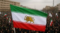 La bandera con el león y el sol, presente en las manifestaciones en Irán. La bandera con el león y el sol, presente en las manifestaciones en Irán.