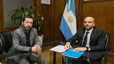 Matías Galparsoro (izq.), nuevo presidente de Trenes Argentinos, junto al secretario de Transporte, Franco Mogetta.
