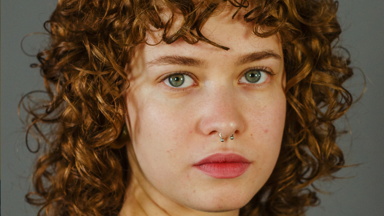 Gala Nisenson como La Polaca en Pepita la Pistolera.