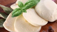 ANMAT prohibió un queso mozzarella y una salsa dulce ANMAT prohibió un queso mozzarella y una salsa dulce