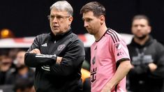 En redes se viralizó una imagen de Messi donde tiene hielo en su pierna izquierda En redes se viralizó una imagen de Messi donde tiene hielo en su pierna izquierda