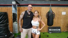 Fabiana Villegas junto a La Roca. Fabiana Villegas junto a La Roca.