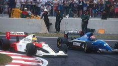 Dos años antes de la muerte de Senna, el brasileño se convirtió en el ángel gardián de Erik Comas y le salvó la vida Dos años antes de la muerte de Senna, el brasileño se convirtió en el ángel gardián de Erik Comas y le salvó la vida