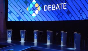 El debate contará con dos duplas de conductores, un periodista masculino y otra femenino, en línea con el principio de paridad de género.