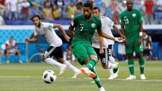 SalmanAl-Faraj salió por un golpe en el hombre durante un amistoso en la previa del Mundial de Qatar 2022 SalmanAl-Faraj salió por un golpe en el hombre durante un amistoso en la previa del Mundial de Qatar 2022