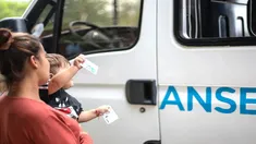 Oficializaron el incremento del 100% de la AUH. Oficializaron el incremento del 100% de la AUH.