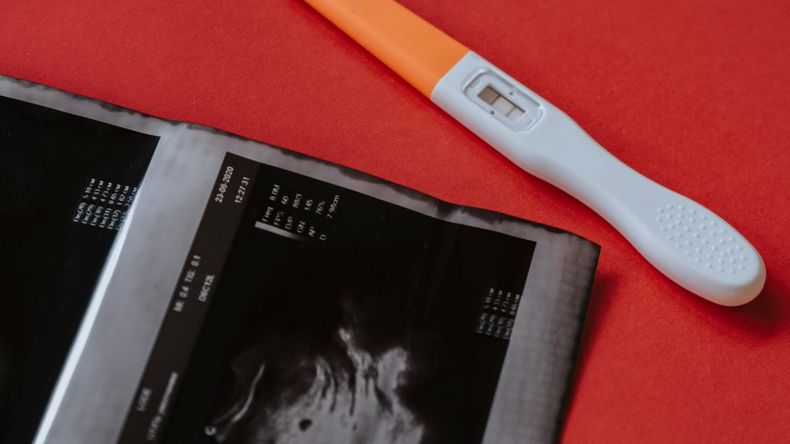 En cuanto a las causas, la organización explicó que en los varones la infertilidad puede deberse a dificultades en la eyección del semen o a alteraciones en la forma, cantidad o movilidad de los espermatozoides.