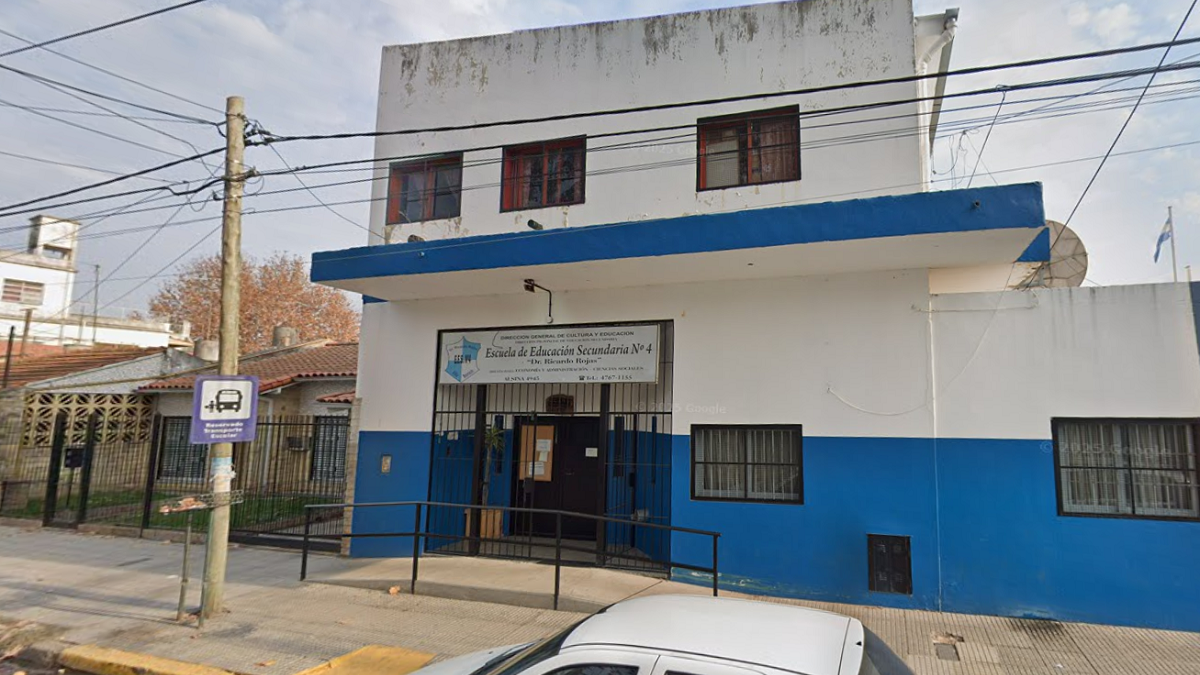 Conmoción en San Martín: una alumna apuñaló a un compañero en la puerta de una escuela