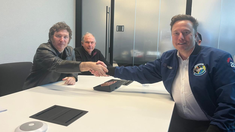 Milei y Elon Musk en la fábrica de Tesla en Estados Unidos Milei y Elon Musk en la fábrica de Tesla en Estados Unidos