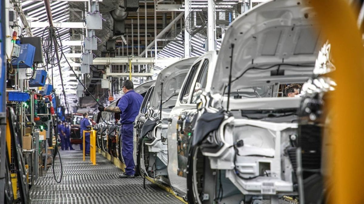 La producción y la exportación de autos volvieron a caer en mayo