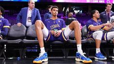 El adolescente francés parece preparado para todo. El adolescente francés parece preparado para todo.