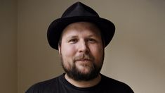 Bajo el seudónimo de Notch, dio forma a Minecraft a finales de la década de 2000.