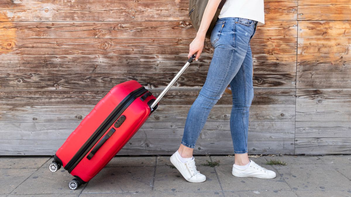 Adiós al carry on gratis en la tarifa base de Aerolíneas Argentinas: cuánto costará incluirlo