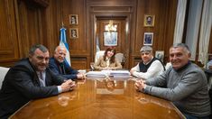 Cristina Kirchner junto a dirigentes sindicales.&nbsp;