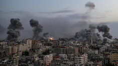 Bombardeos nocturnos de Israel en la Franja de Gaza dejaron al menos 80 muertos, informó hoy el movimiento islamista Hamas. Bombardeos nocturnos de Israel en la Franja de Gaza dejaron al menos 80 muertos, informó hoy el movimiento islamista Hamas.
