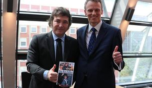 Milei recibió una medalla de la institución neoliberal Sociedad Hayek.