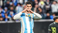 Cristian Cuti Romero, un titular indiscutido en la selección Argentina, ocupa la posición número 13. Cristian Cuti Romero, un titular indiscutido en la selección Argentina, ocupa la posición número 13.